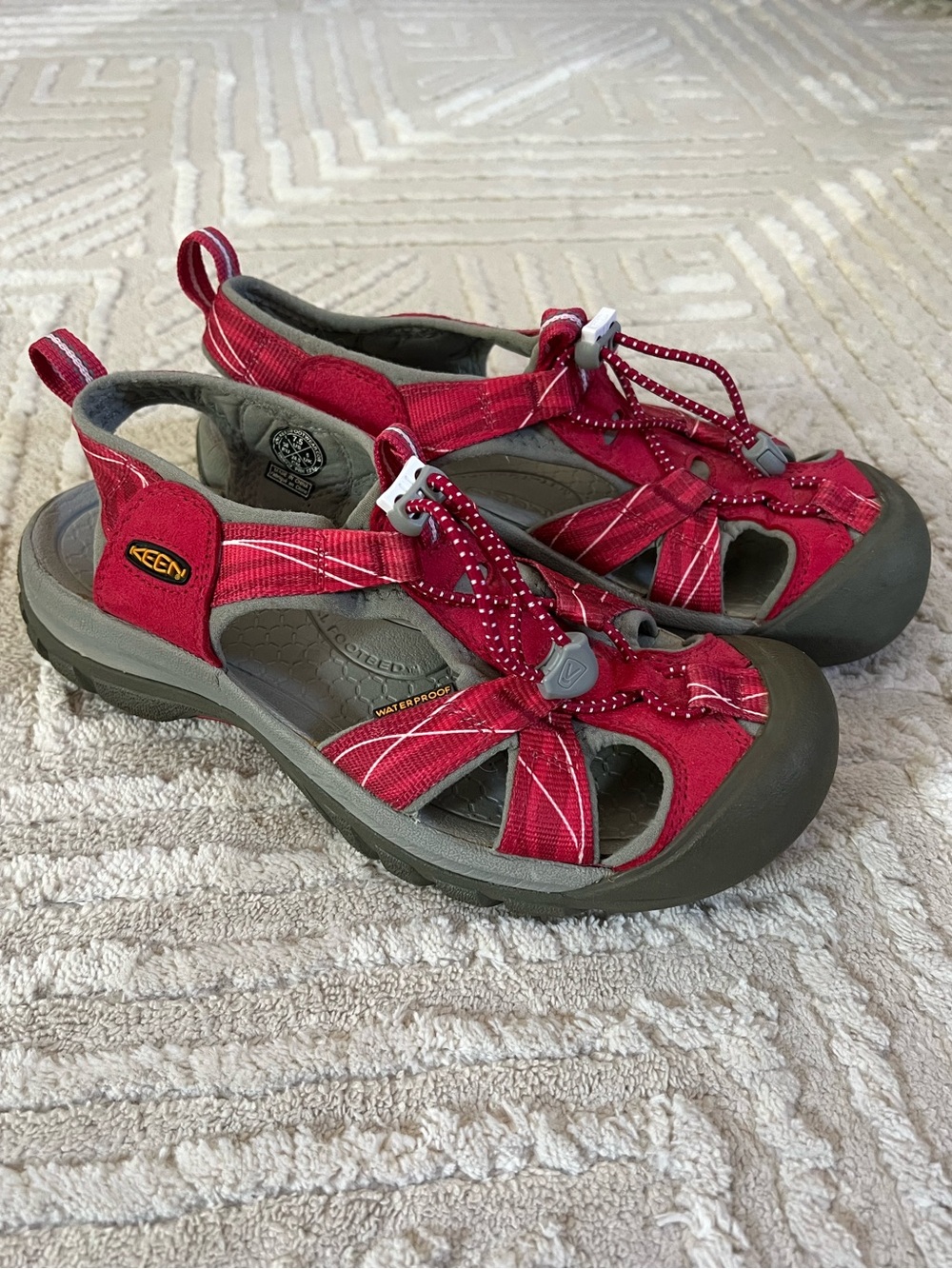 KEEN Waterproof Newport H2 Sandals Women’s Size 7.5 Red Hiking Water Shoes